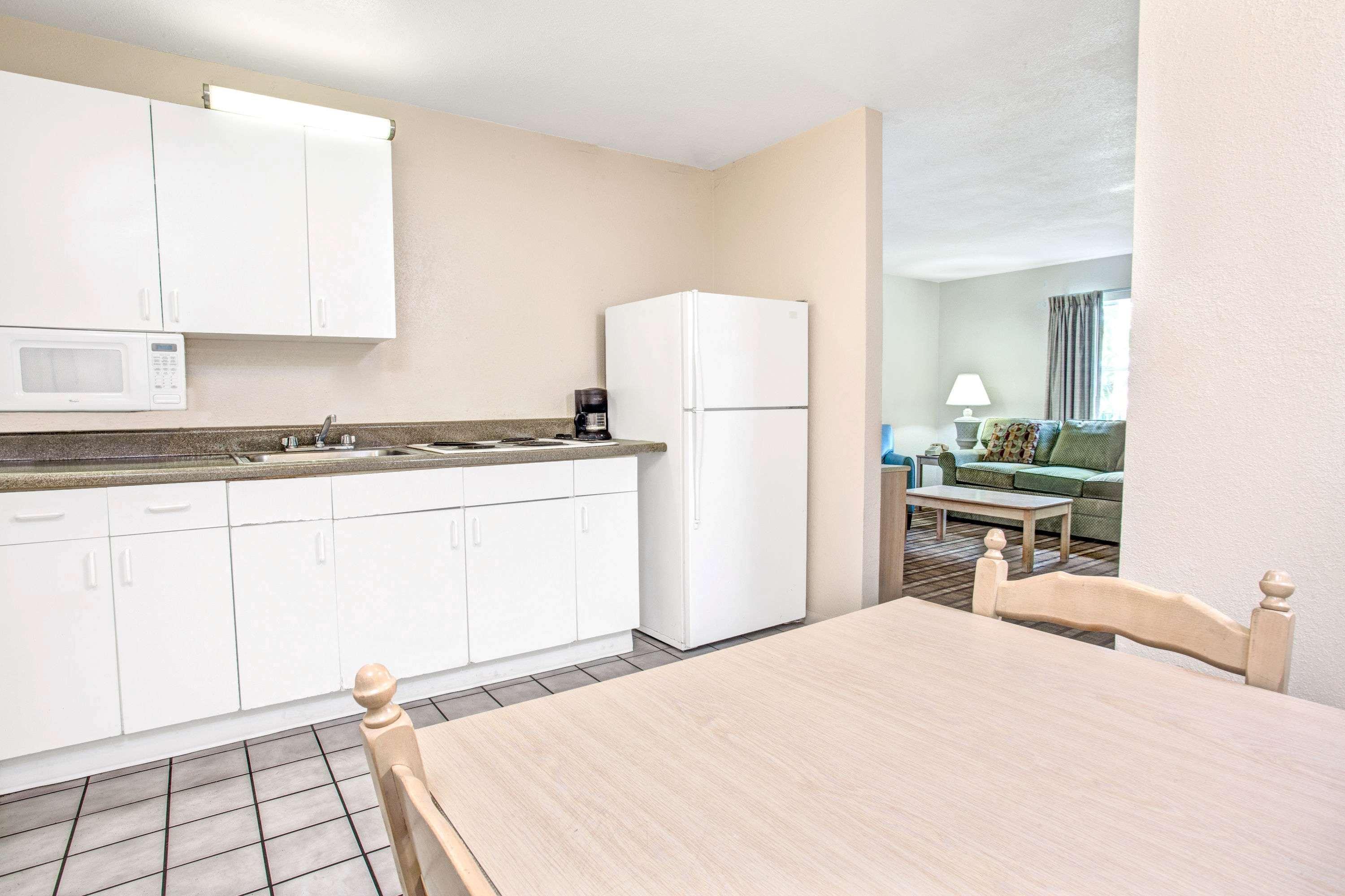 Super 8 By Wyndham Kissimmee Motel Bagian luar foto