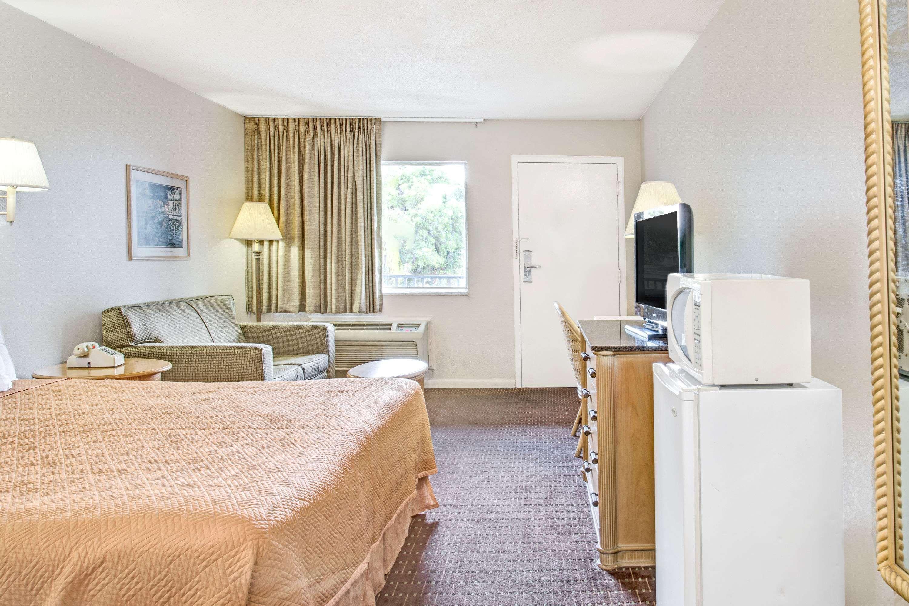 Super 8 By Wyndham Kissimmee Motel Bagian luar foto