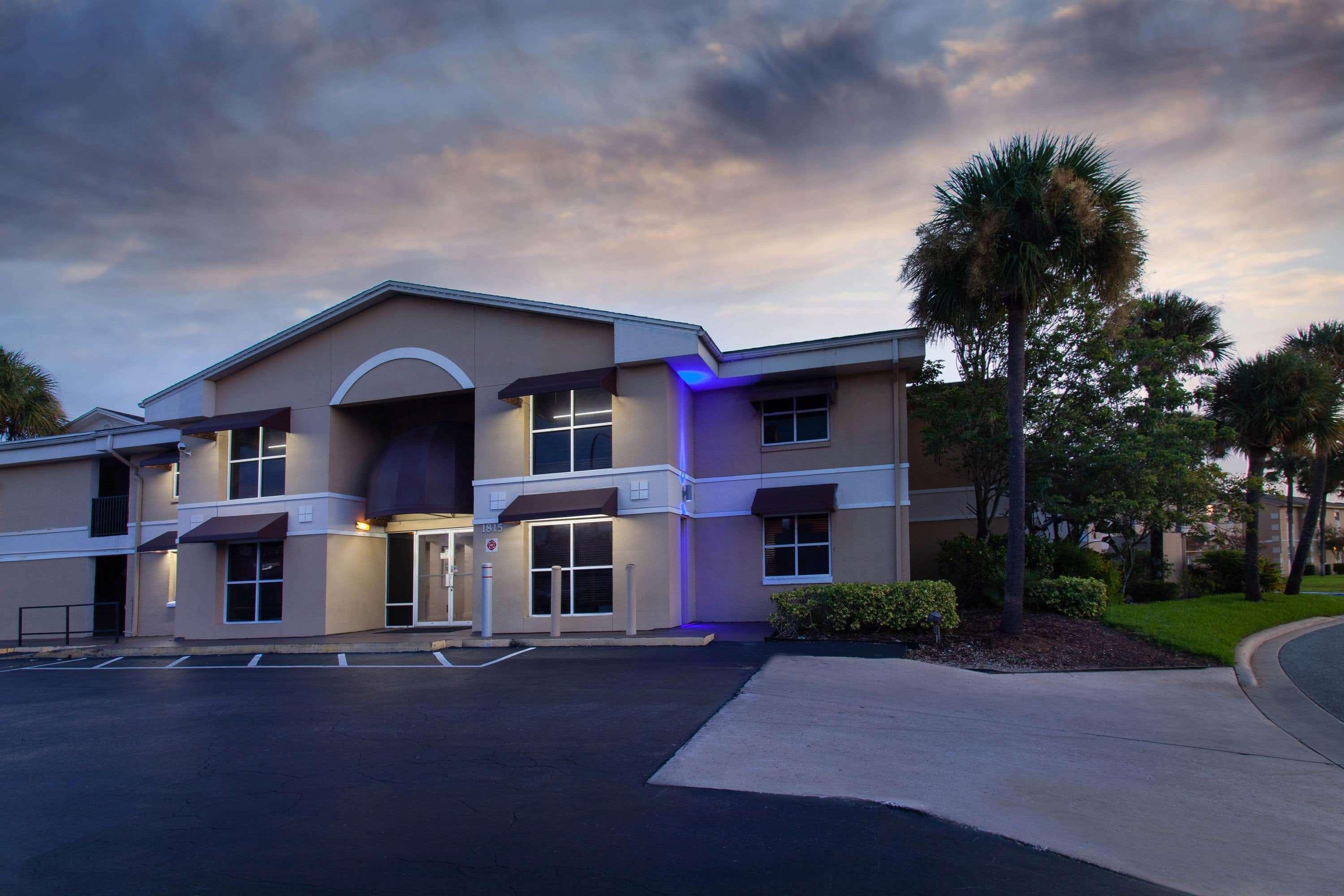 Super 8 By Wyndham Kissimmee Motel Bagian luar foto