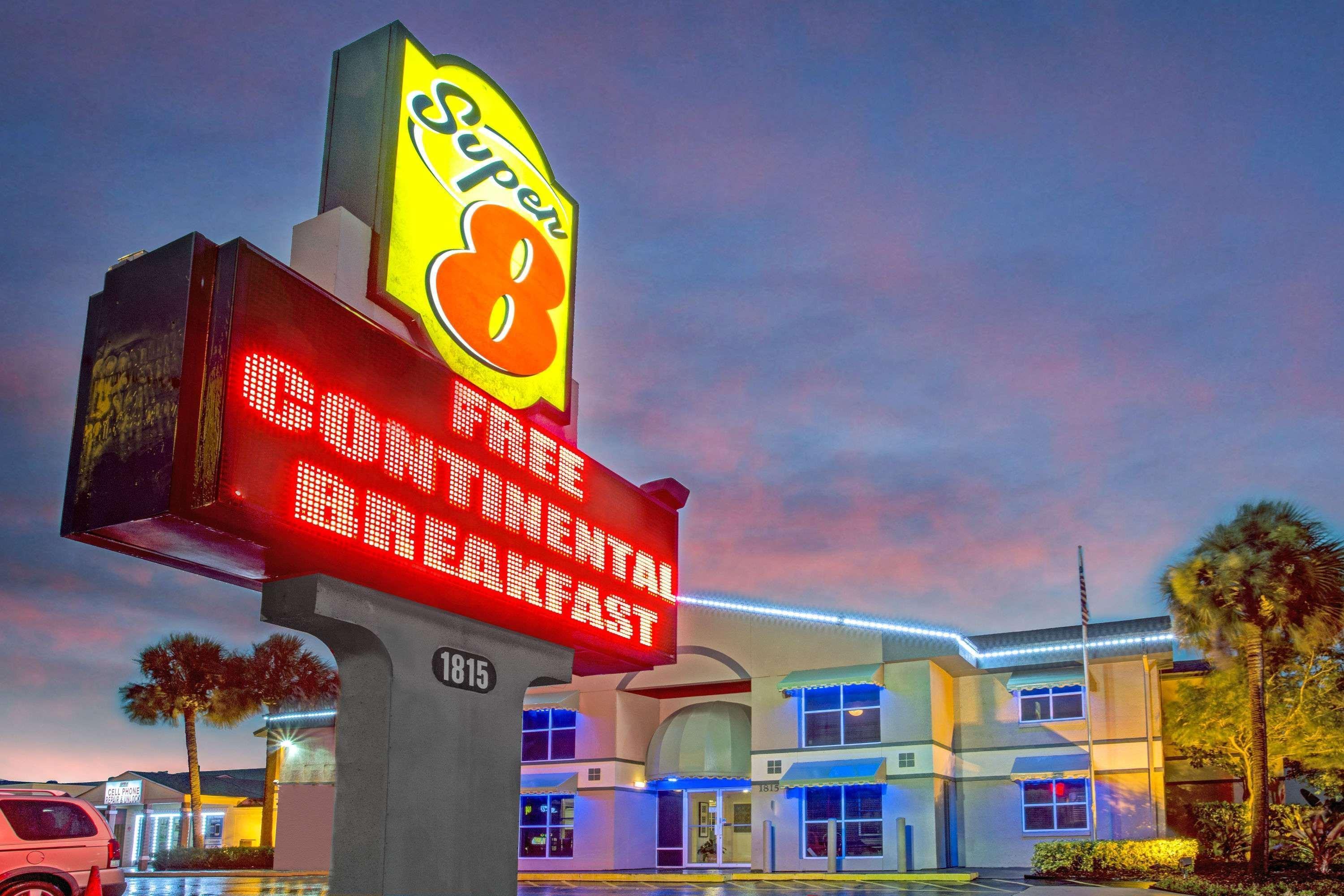 Super 8 By Wyndham Kissimmee Motel Bagian luar foto