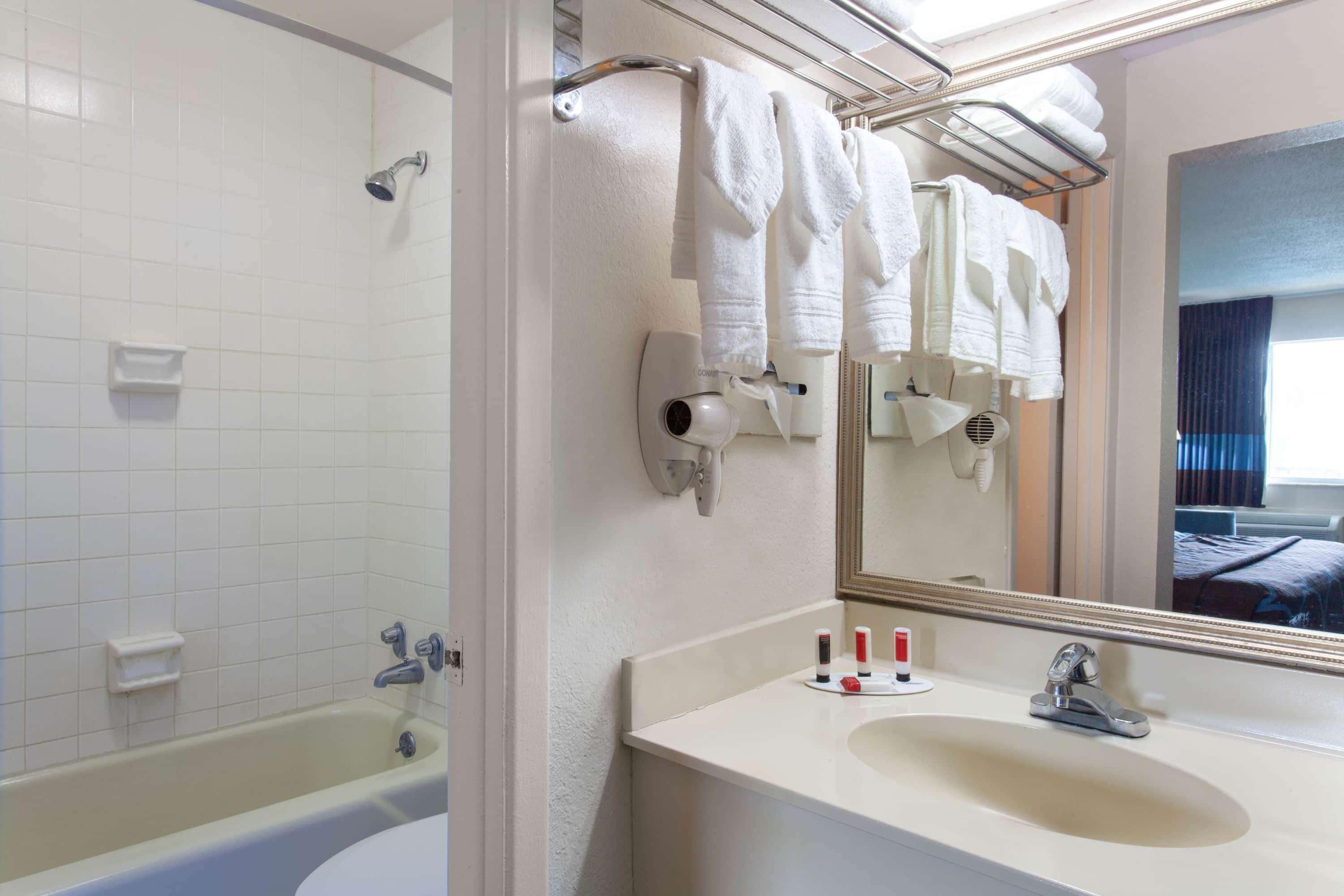 Super 8 By Wyndham Kissimmee Motel Bagian luar foto