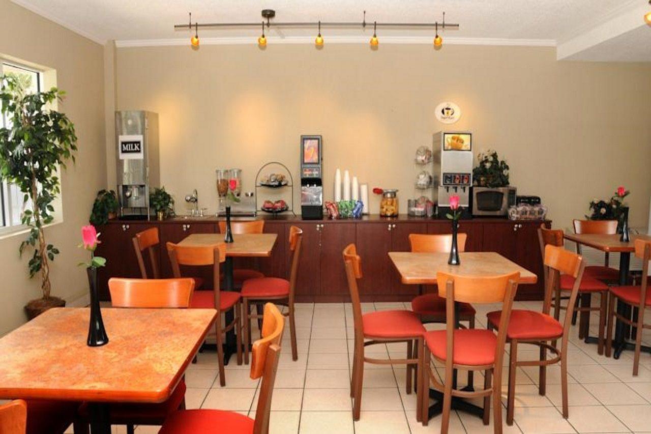 Super 8 By Wyndham Kissimmee Motel Bagian luar foto