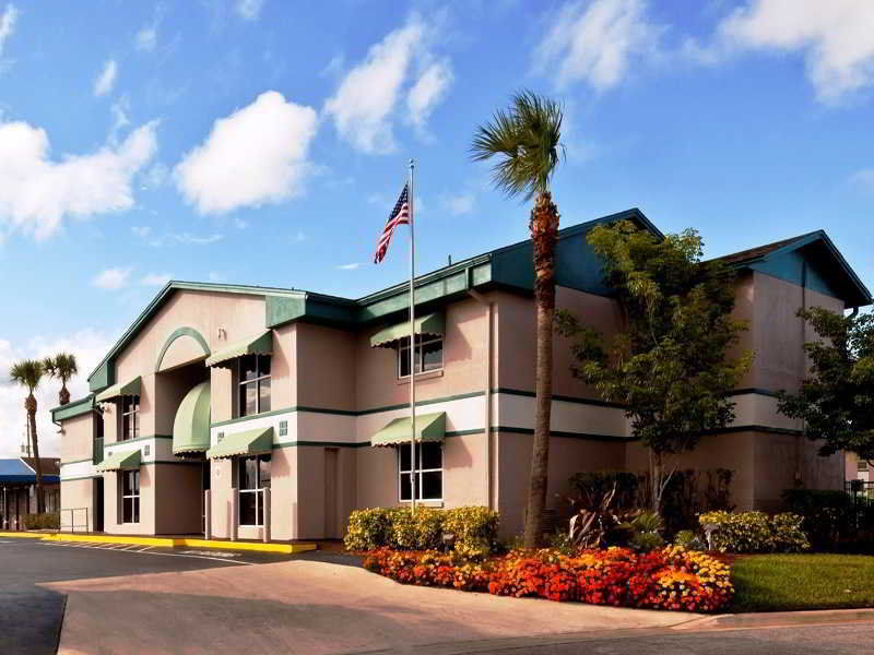 Super 8 By Wyndham Kissimmee Motel Bagian luar foto