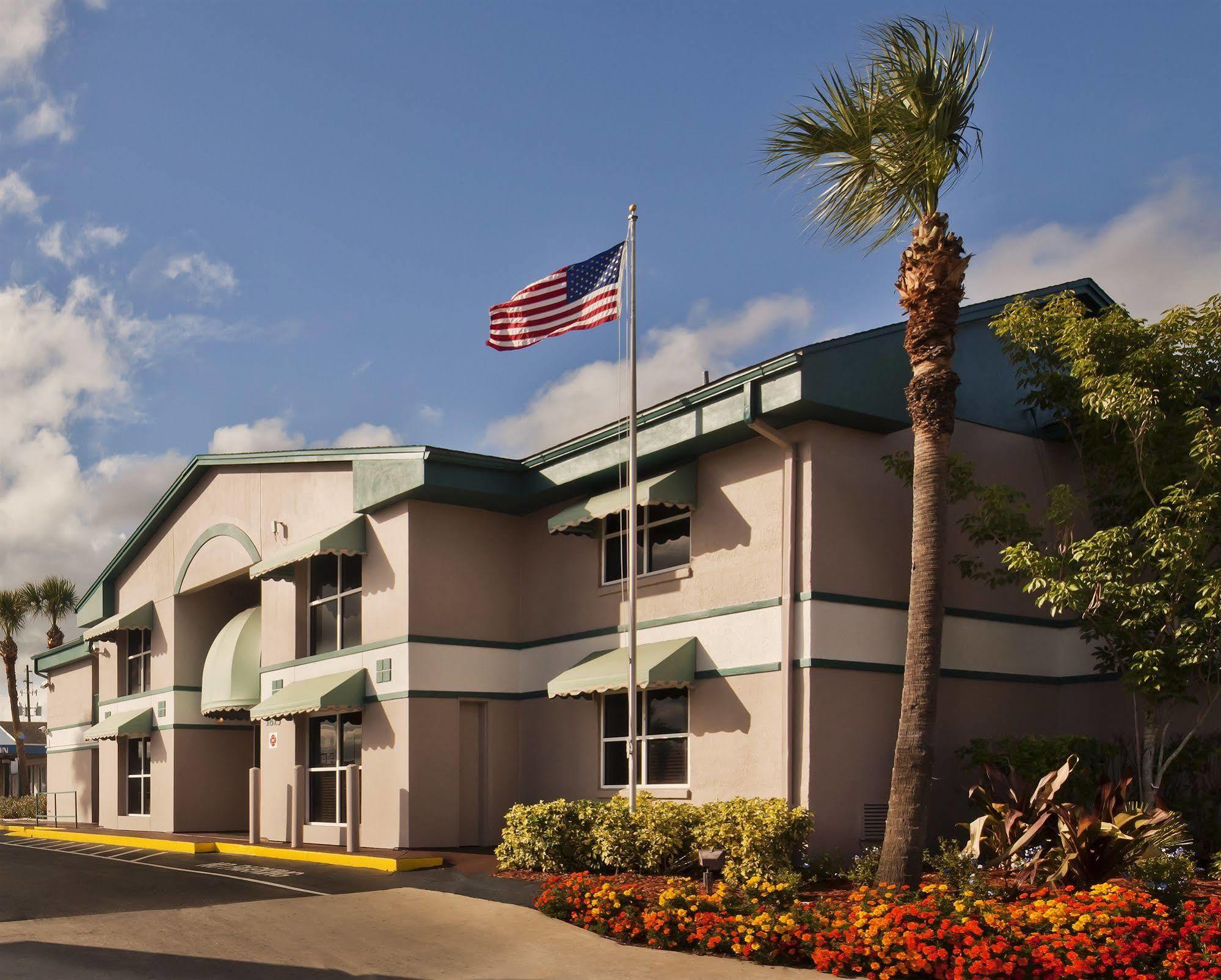 Super 8 By Wyndham Kissimmee Motel Bagian luar foto