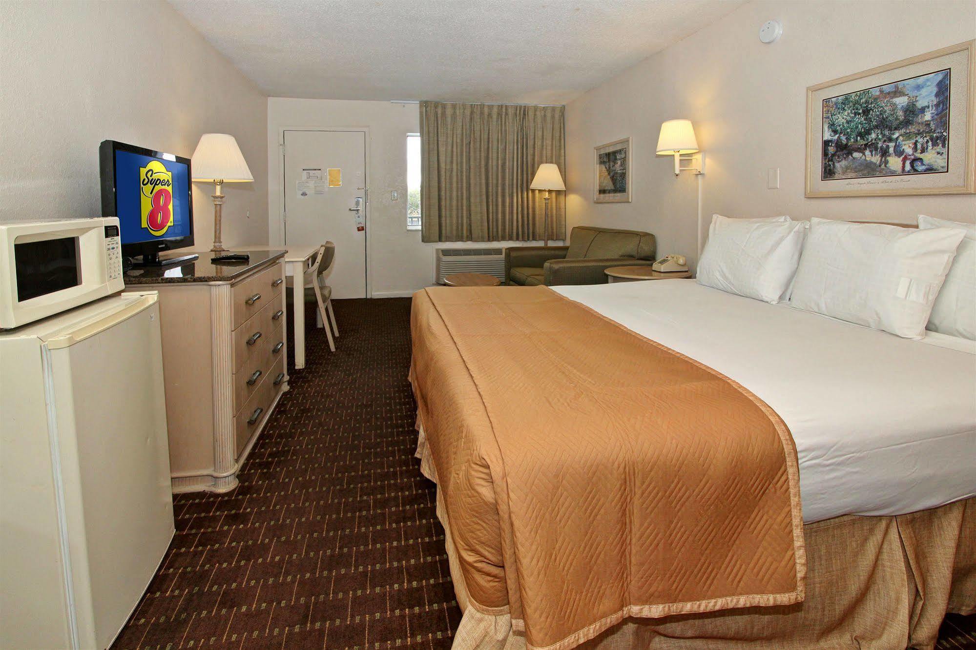 Super 8 By Wyndham Kissimmee Motel Bagian luar foto