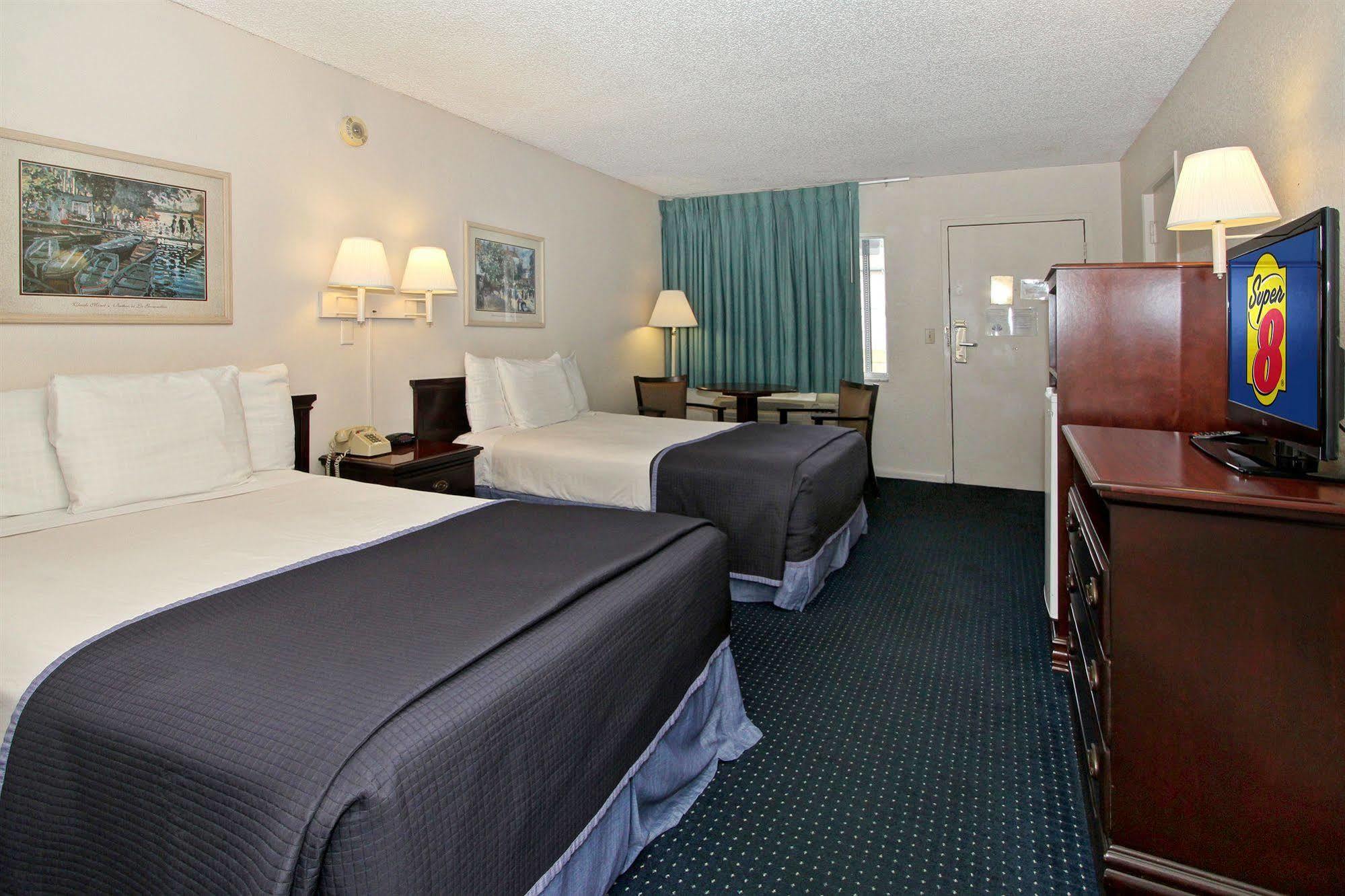 Super 8 By Wyndham Kissimmee Motel Bagian luar foto